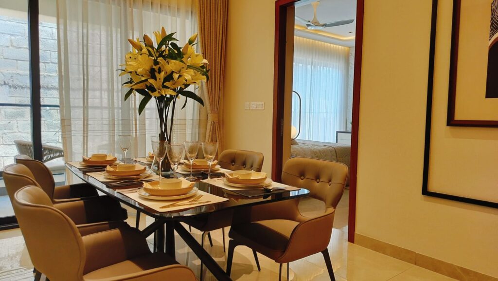 Radiance Eternity dining table